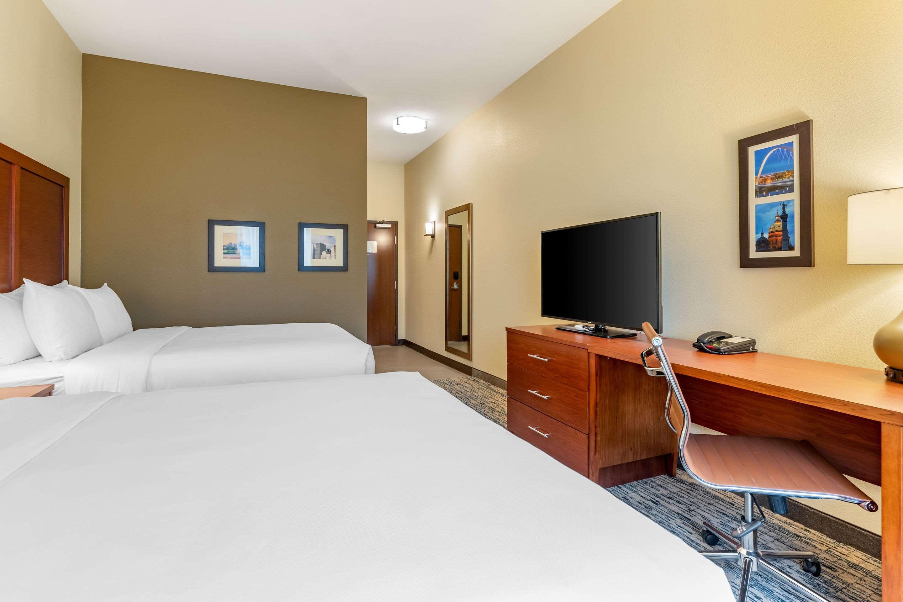 Comfort Inn & Suites ウェスト・デイ・モインズ エクステリア 写真