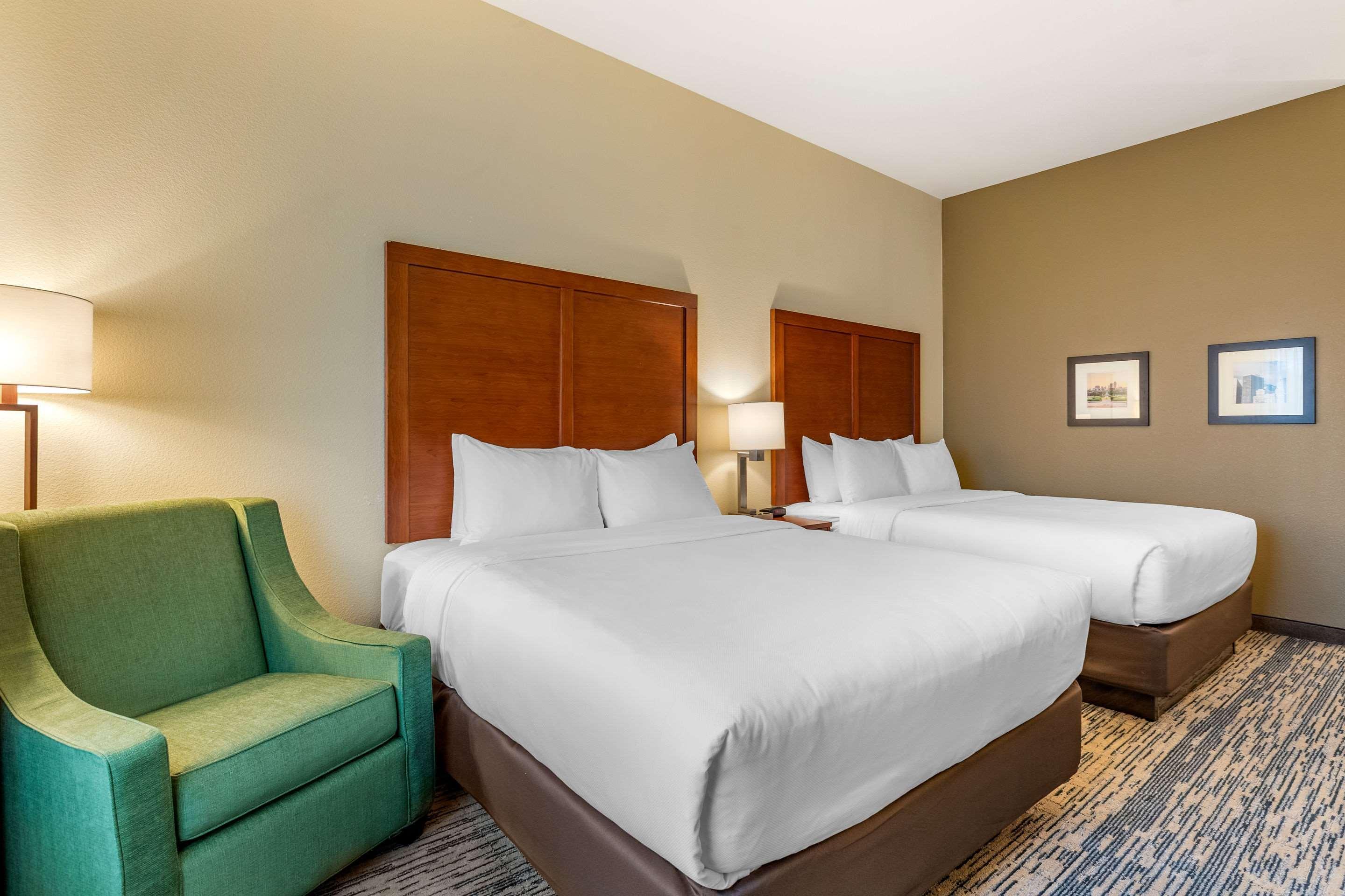Comfort Inn & Suites ウェスト・デイ・モインズ エクステリア 写真