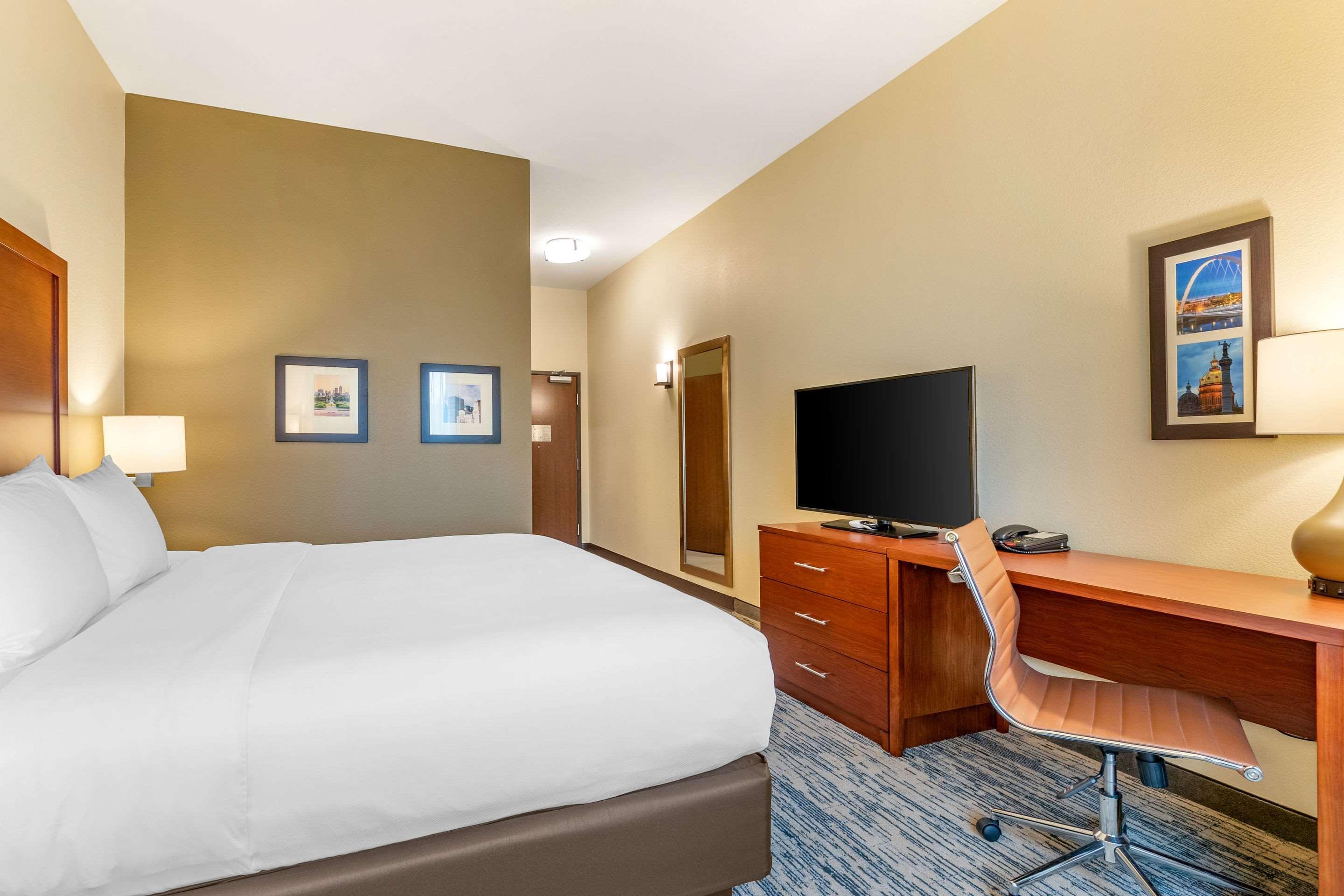 Comfort Inn & Suites ウェスト・デイ・モインズ エクステリア 写真