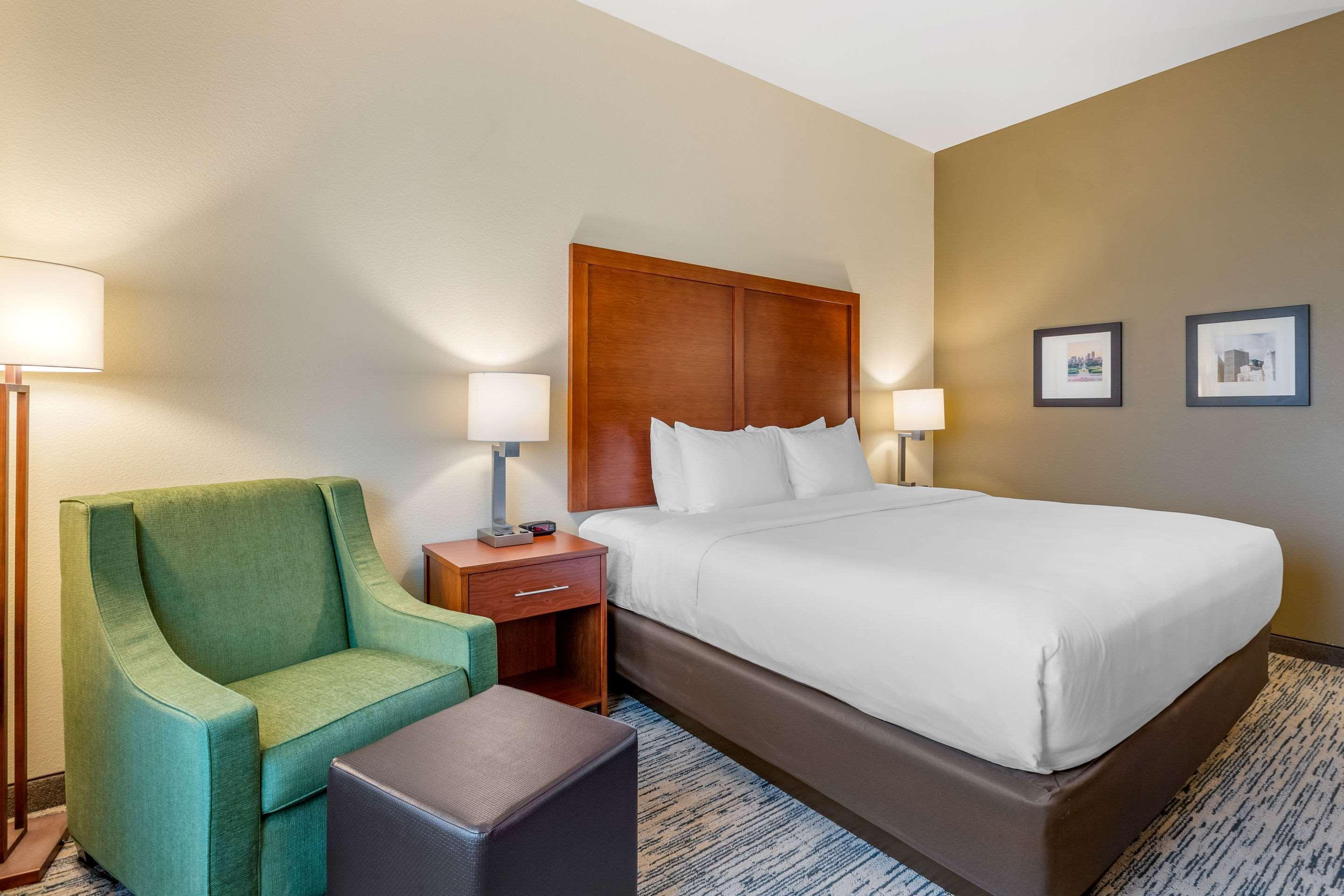 Comfort Inn & Suites ウェスト・デイ・モインズ エクステリア 写真