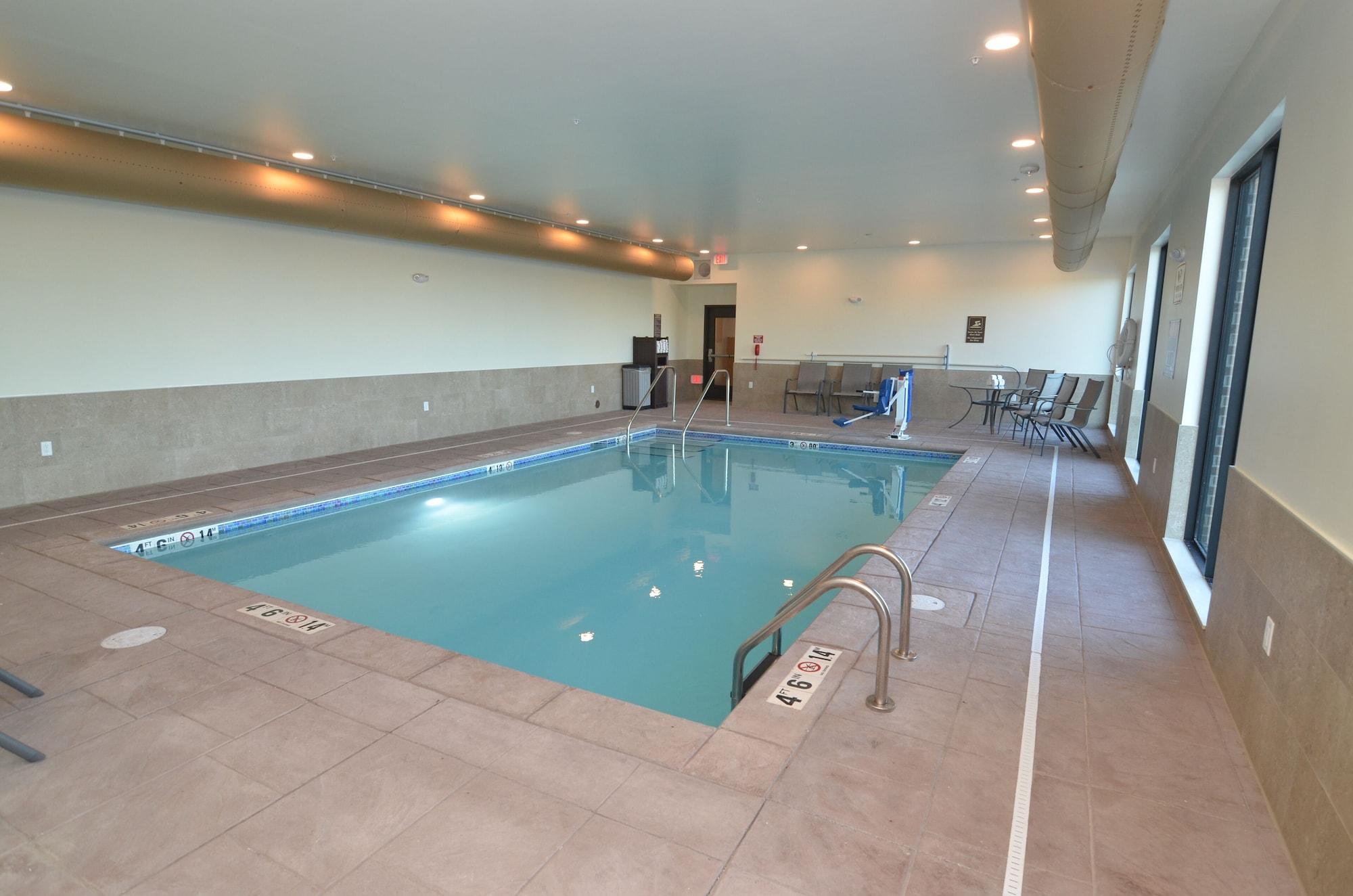 Comfort Inn & Suites ウェスト・デイ・モインズ エクステリア 写真