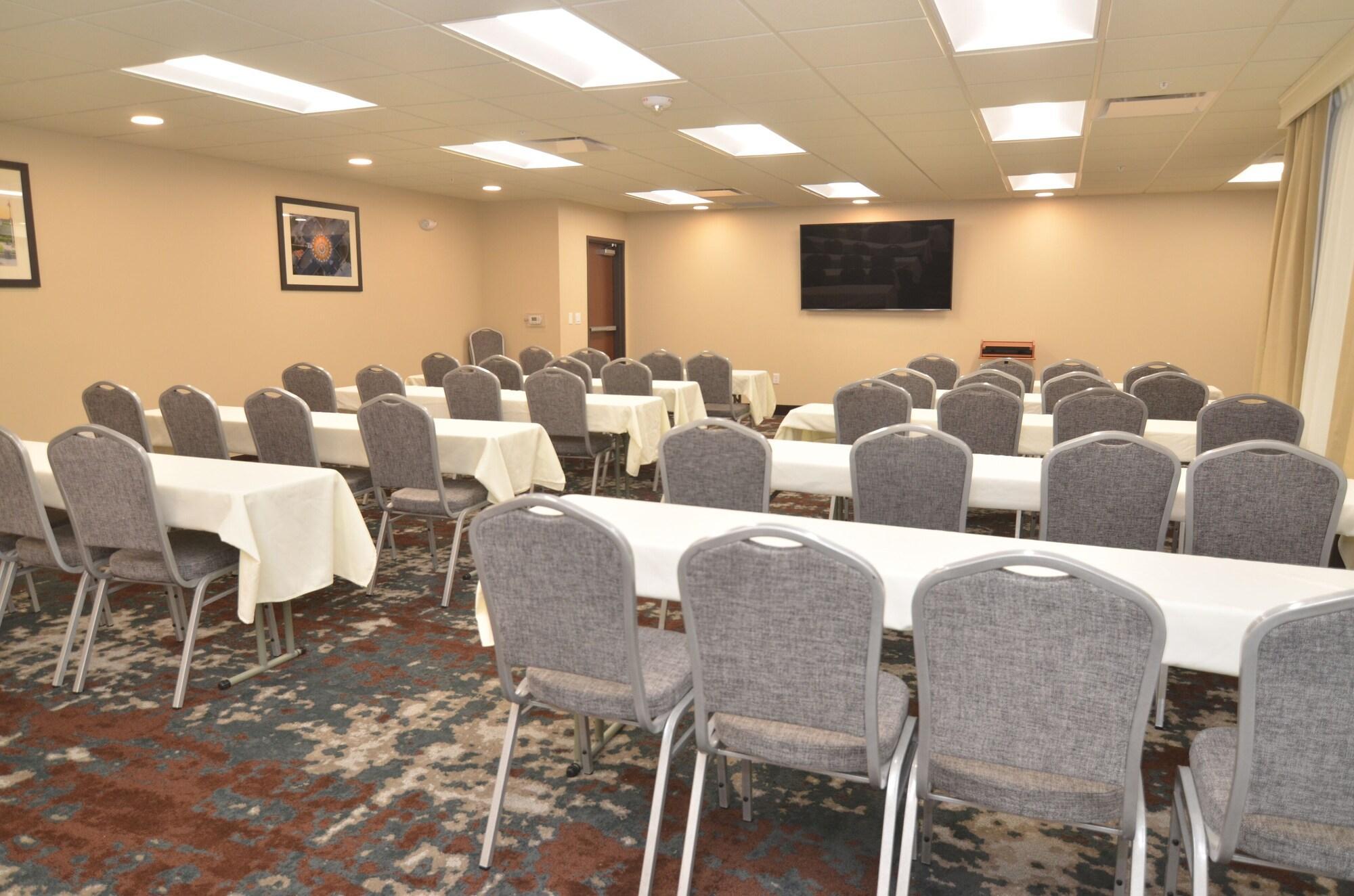 Comfort Inn & Suites ウェスト・デイ・モインズ エクステリア 写真